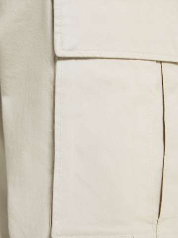 Bershka Regular Cargo trousers in Beige