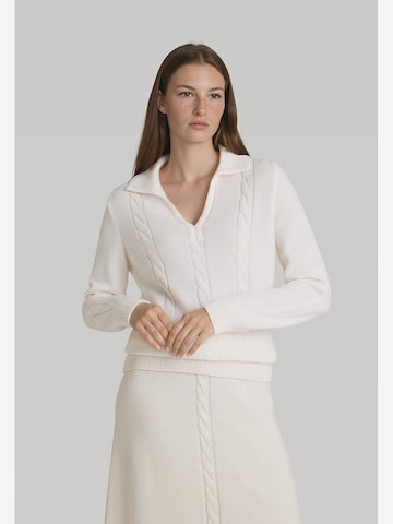 MAERZ Muenchen Sweater in White: front