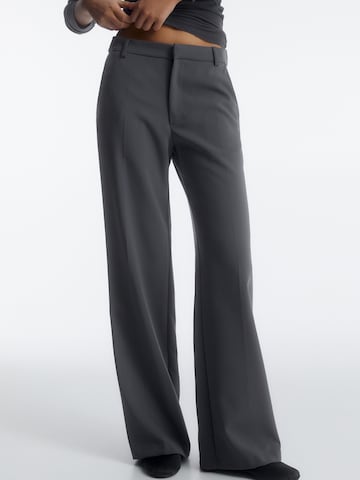 Loosefit Pantaloni con piega frontale di Pull&Bear in grigio: frontale
