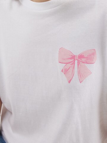 Maglietta 'PCSCARLETT' di PIECES in bianco