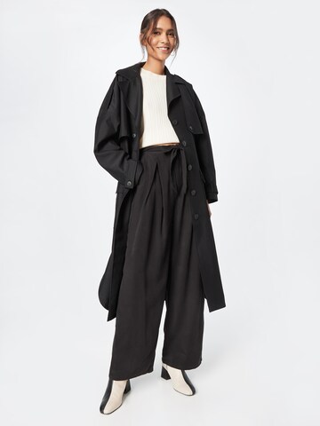 Wide leg Pantaloni con pieghe 'Ria' di ABOUT YOU in nero