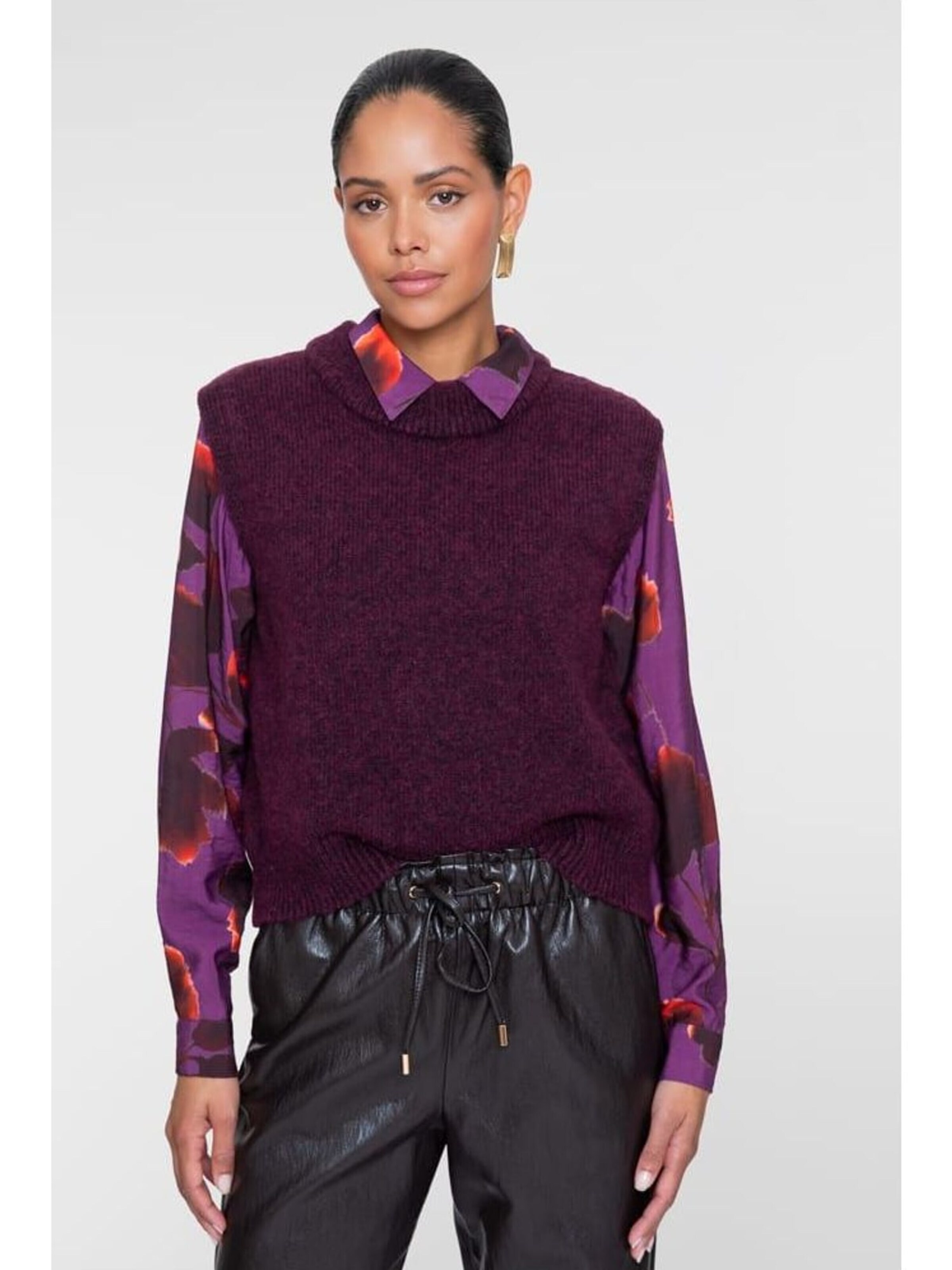 Geisha Sweater in Red: front