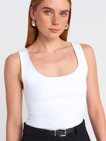 Top di Dilvin in bianco