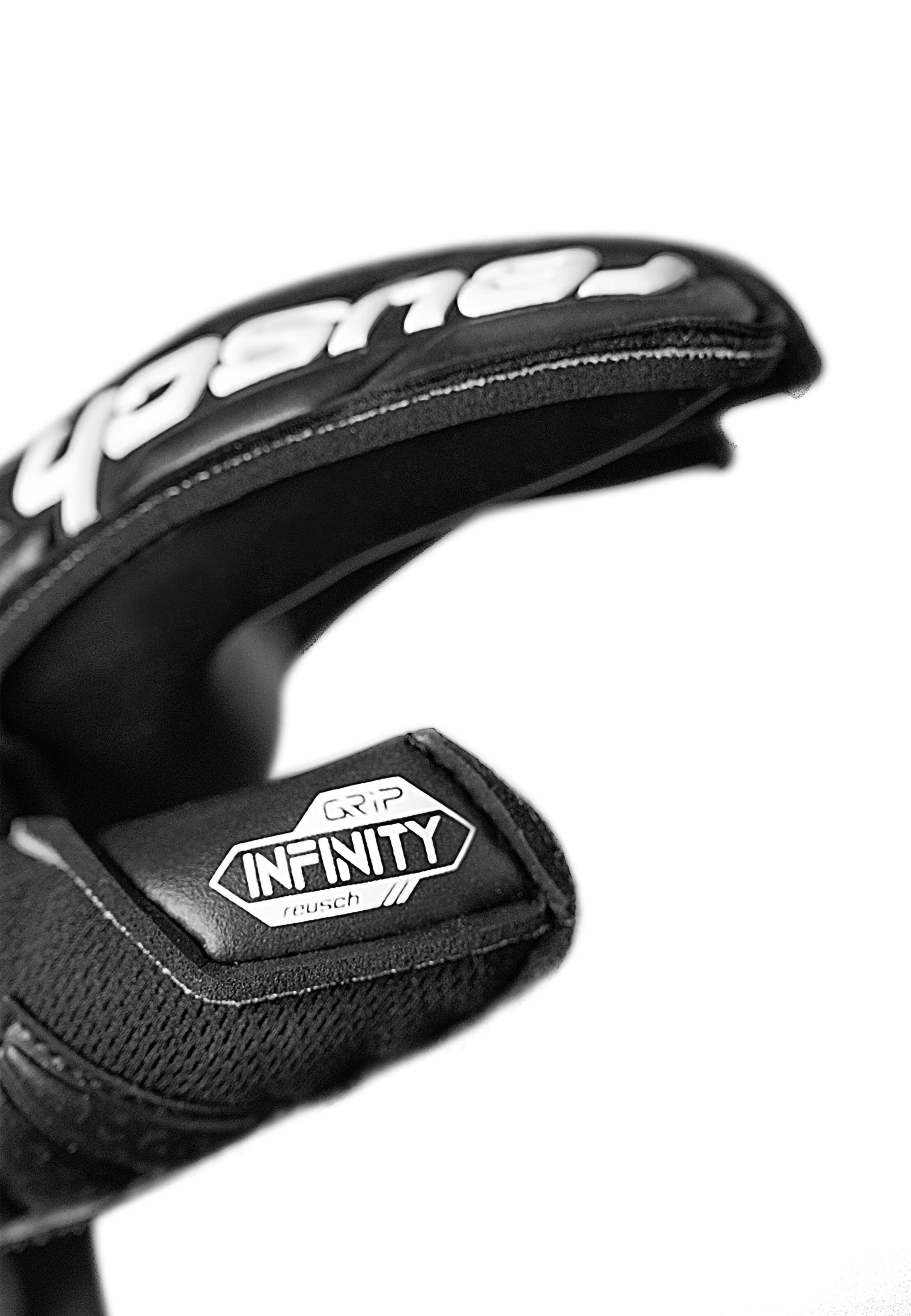 REUSCH Torwarthandschuhe 'Attrakt Infinity Resistor' in Schwarz