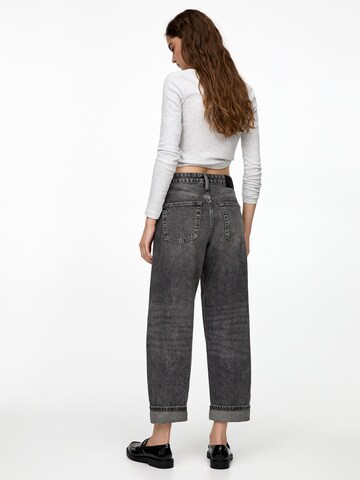 Pull&Bear Loosefit Jeans in Grijs