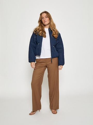 DESIRES Talvitakki 'Ivory' värissä sininen