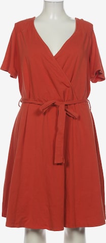 Dorothy Perkins Dress in 5XL in Red: front