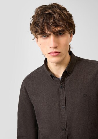QS - Ajuste regular Camisa en marrón: frente