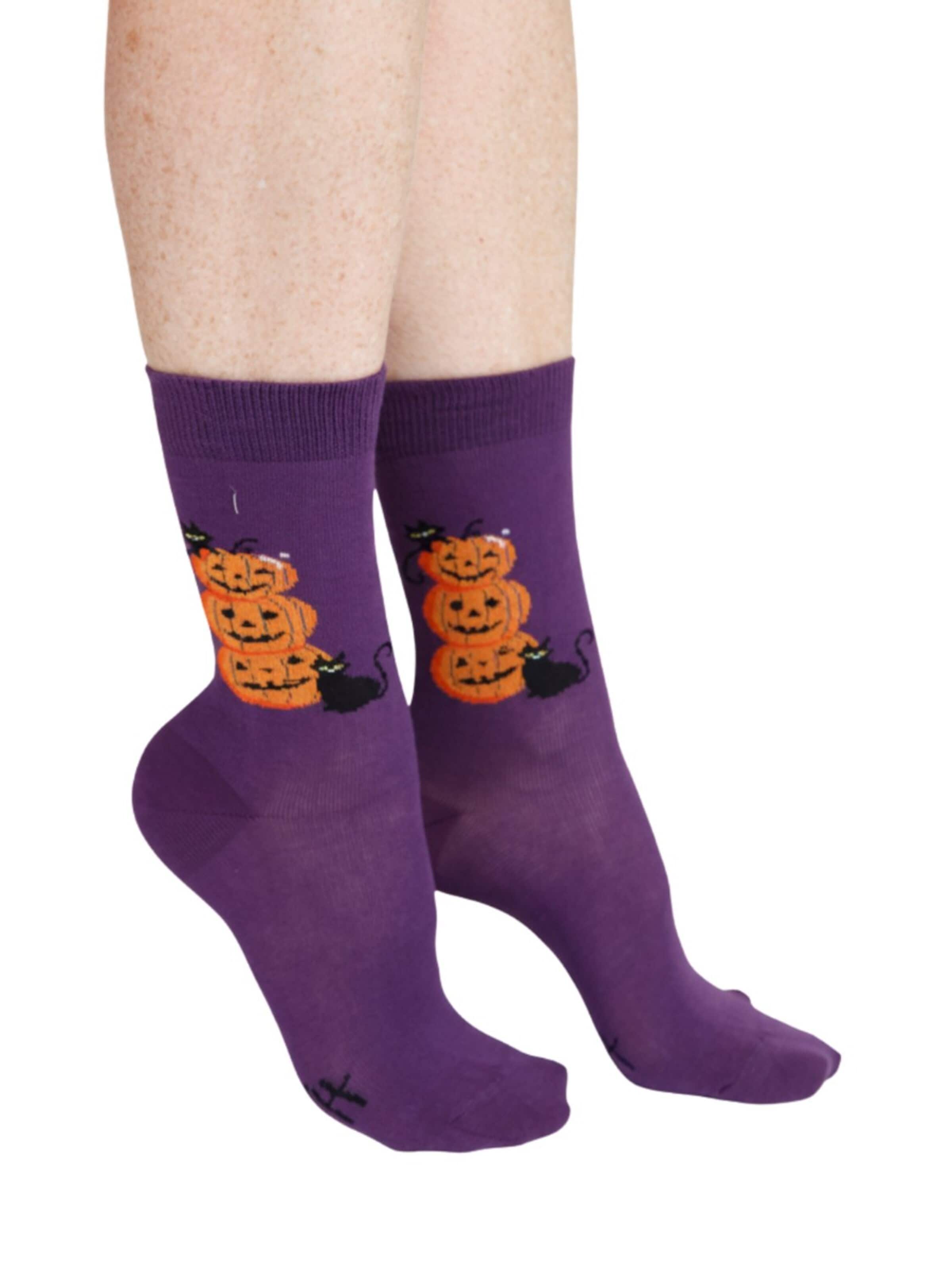 Sokisahtel Sokken 'BUFFY Halloween socks with pumpkins and cats' in Lila: voorkant