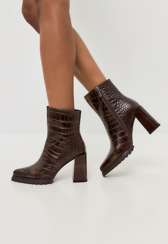 CESARE GASPARI Stiefelette in Braun