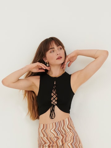 ABOUT YOU x Sofia Tsakiridou Top 'Ceyda' in Black: front