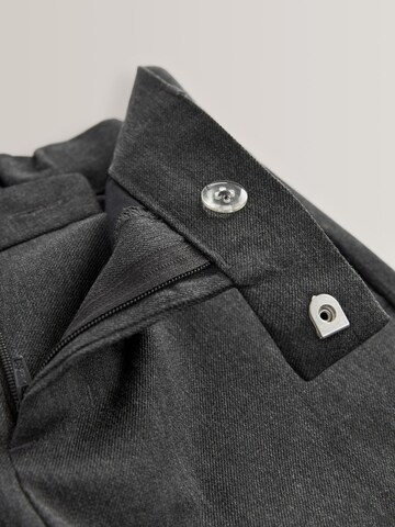 Next Regular Hose in Grau