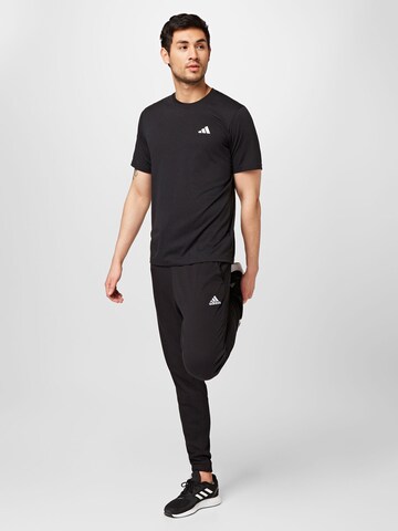 ADIDAS PERFORMANCE Функционална тениска 'Train Essentials Comfort ' в черно