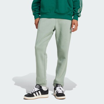 Tapered Pantaloni 'Trefoil Essentials' di ADIDAS ORIGINALS in verde: frontale