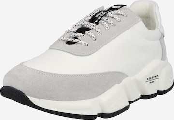 Weekend Max Mara حذاء رياضي بلا رقبة 'CIGNOPV' بلون أبيض: الأمام