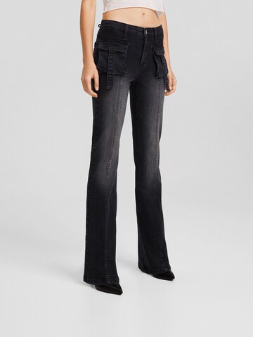 Bershka Flared Cargo Jeans in Black: front