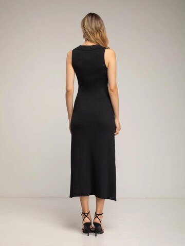 Abito in maglia 'Vestido de punto largo plisado sin mangas con botones (NEGRO)' di Tantra in nero
