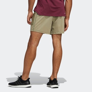 ADIDAS SPORTSWEAR Regular Sportshorts in Grün