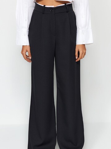Trendyol - Loosefit Pantalón plisado en negro