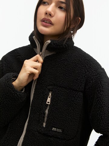 Veste mi-saison Pull&Bear en noir