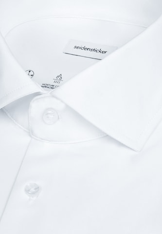 Coupe slim Chemise business 'Schwarze Rose' SEIDENSTICKER en blanc