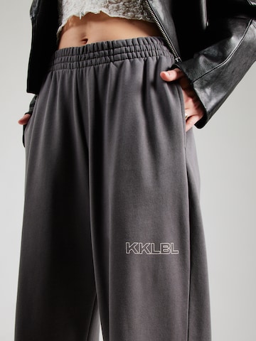 Loosefit Pantaloni di Karo Kauer in grigio