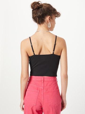 Top de la HOLLISTER pe negru