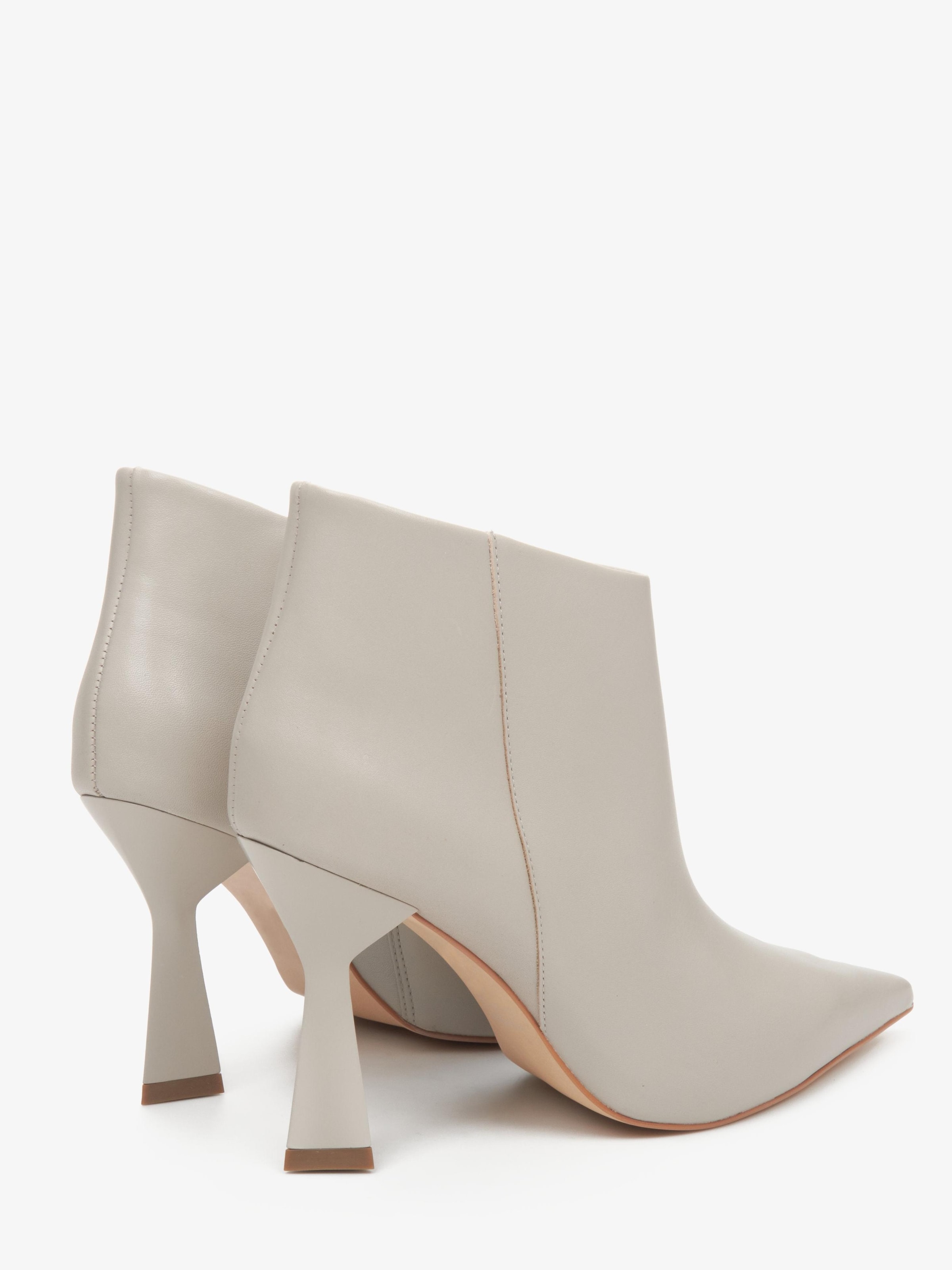Ankle boots '613004' di Estro in grigio