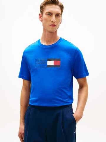 T-Shirt 'BRAND LOVE' TOMMY HILFIGER en bleu : devant
