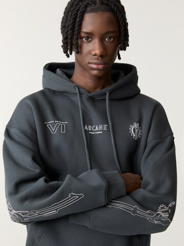 Pull&Bear Sweatshirt 'ARCANE SKELETON' in Grau