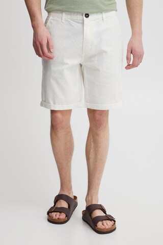 Regular Pantalon chino BLEND en blanc : devant