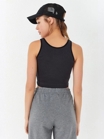 Tommy Life Top 'Crop Top' in Black
