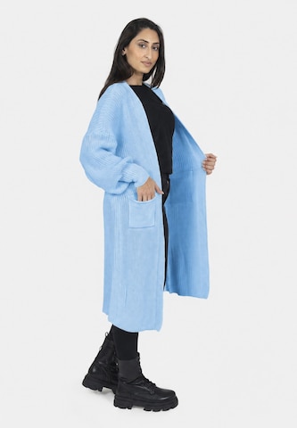 Manteau en tricot Elara en bleu