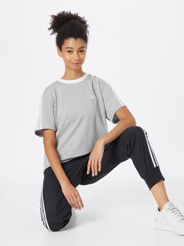 ADIDAS SPORTSWEAR Функциональная футболка 'Essentials 3-Stripes' в Серый