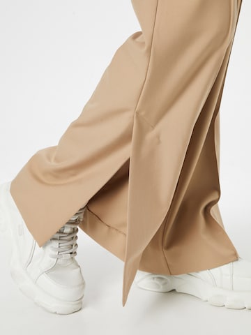 WEEKDAY Wide leg Trousers with creases 'Kylie' in Beige