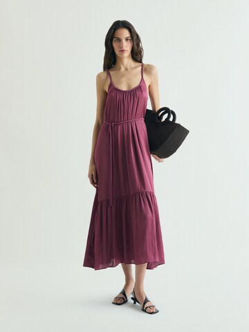 Rochie de la Scalpers pe roșu: față