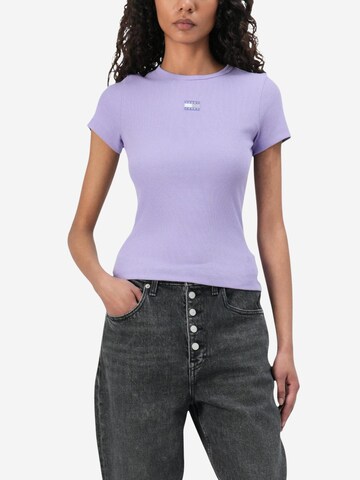 Maglietta 'TJW BADGE RIB DW0DW17881' di Tommy Jeans in lilla