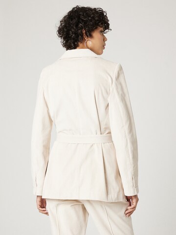 Blazer 'Jessica' A LOT LESS en blanc