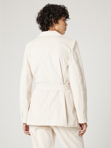 A LOT LESS - Blazer 'Jessica' en blanco