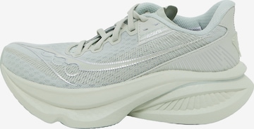Chaussure de course 'ENDORPHIN AZURA' saucony en beige : devant