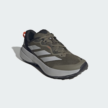 Chaussure de course 'Tracefinder Plus' ADIDAS TERREX en vert