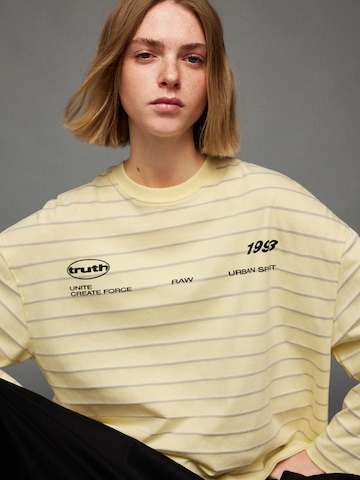 Maglietta di Bershka in giallo