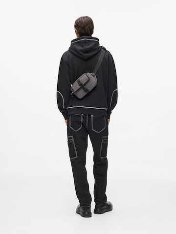 KARL LAGERFELD JEANS - Riñonera 'Coated' en gris