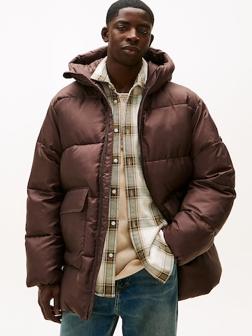 Tommy Jeans Jacke in Braun: Vorderseite