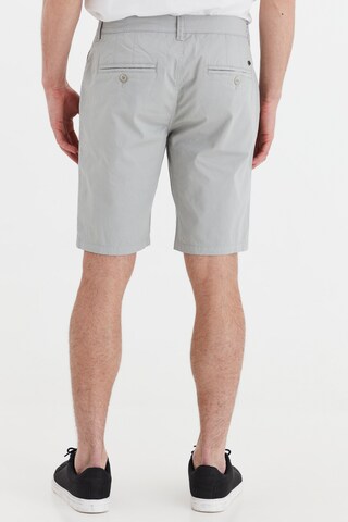 !Solid Regular Chinoshorts 'TITAN' in Grau