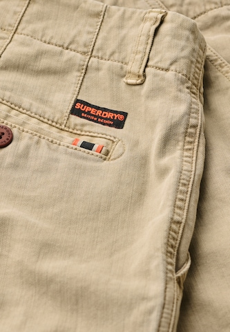Superdry Regular Chino in Bruin