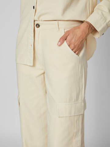 VILA - regular Pantalón vaquero cargo 'Tilo' en beige