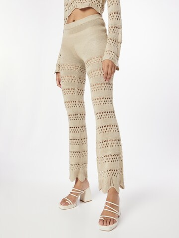 Flared Pantaloni di Urban Classics in beige: frontale