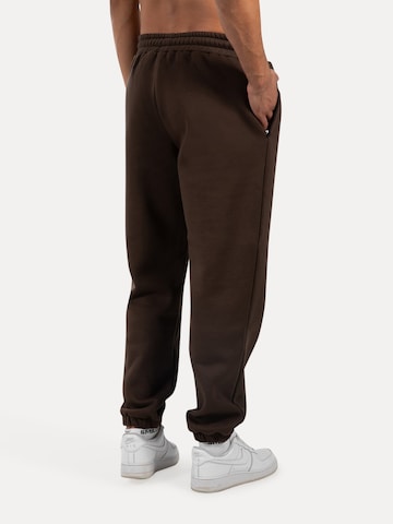 Effilé Pantalon Smilodox en marron
