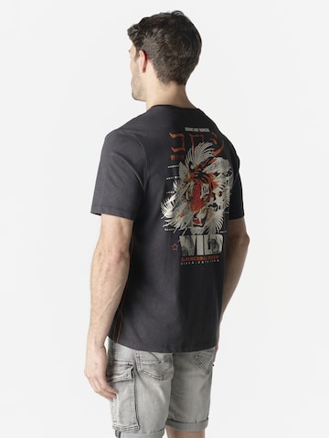Tricou de la KOROSHI pe negru